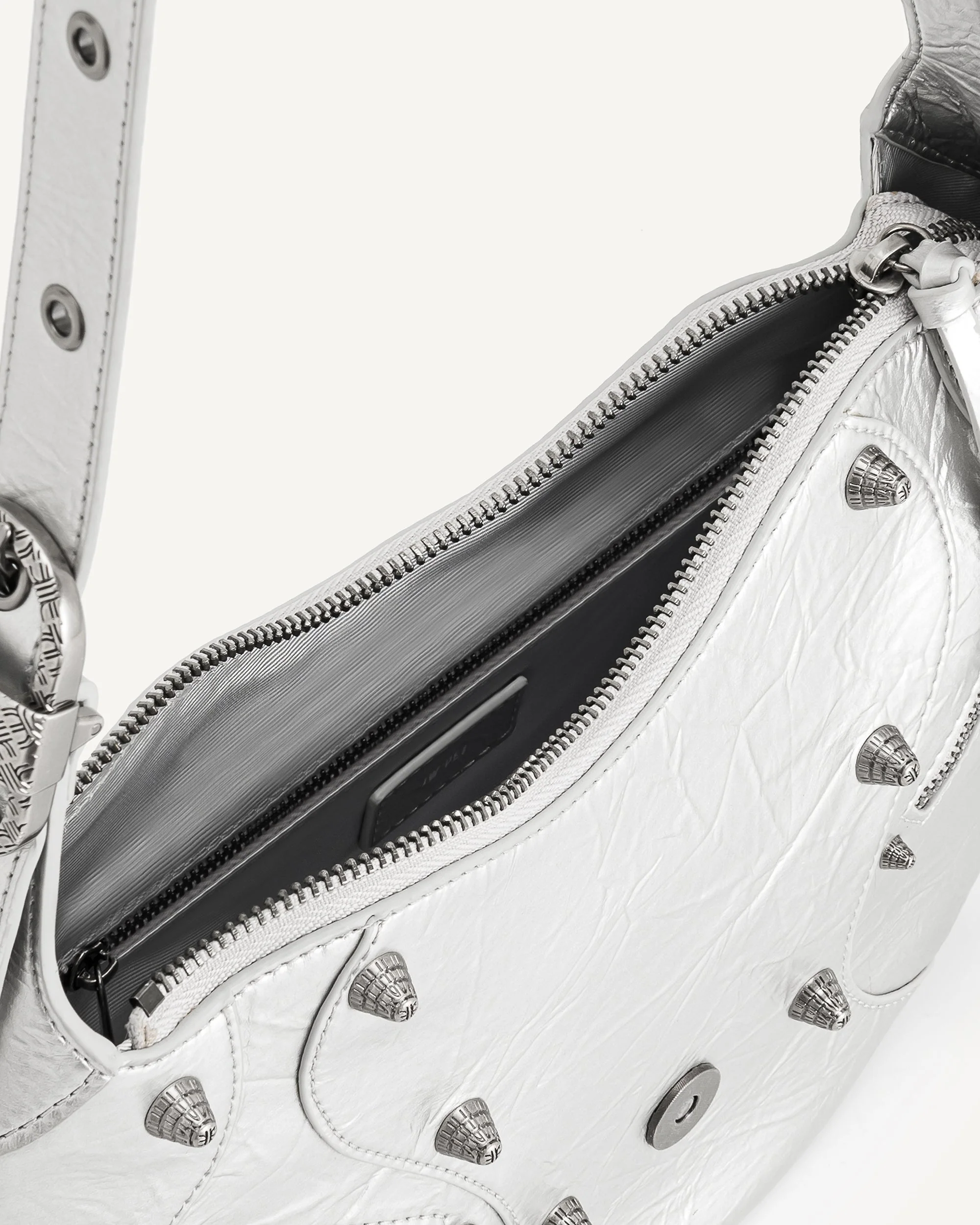 Borsa a tracolla con pieghe metalliche Tessa - Argento - Image 5