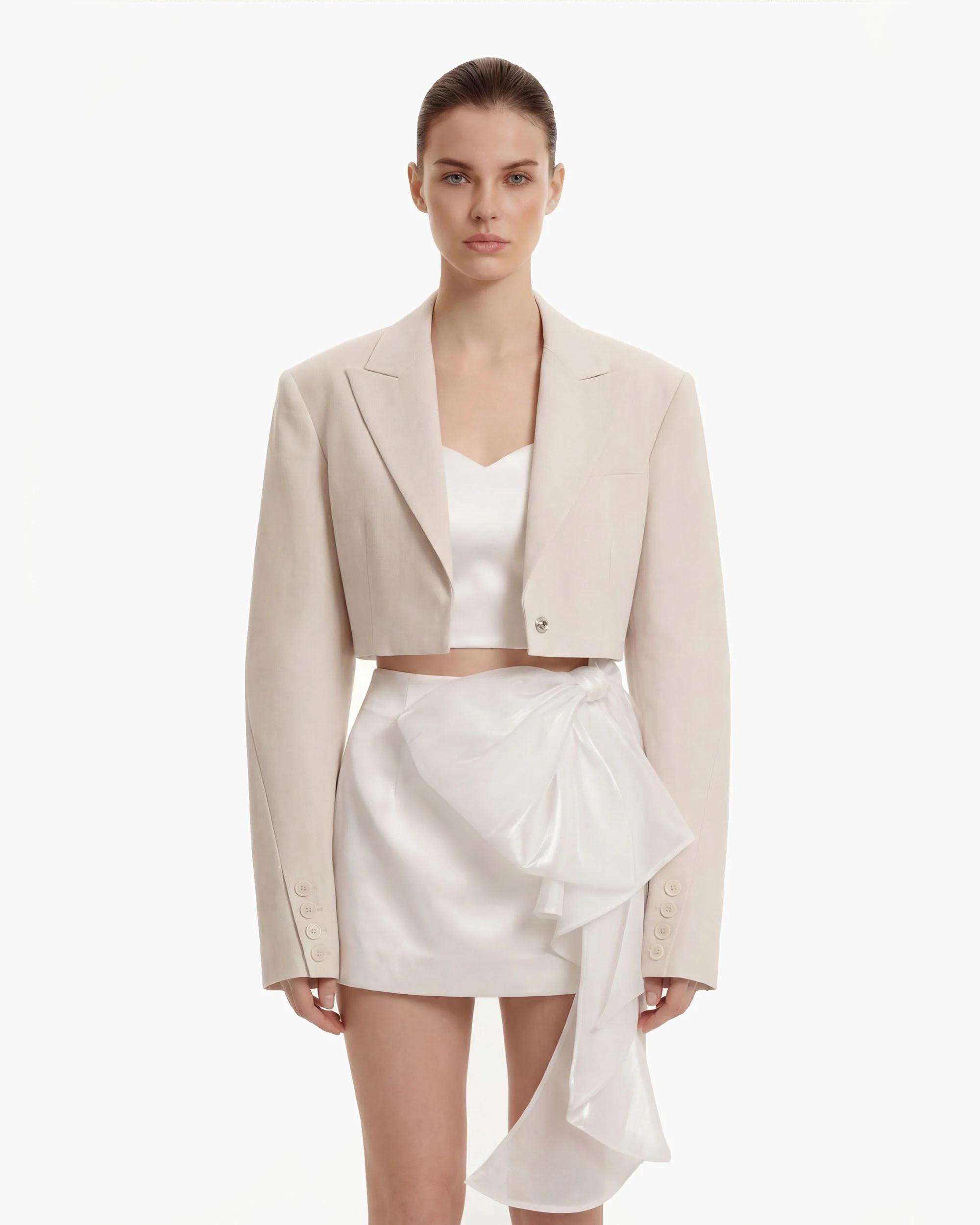 Blazer corto strutturato con spalle a punta - Beige - Image 3